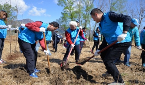 公益植树小程序上线 动动手指可“植树” | 18luck官网app“我为气候种棵树”公益植树活动启动